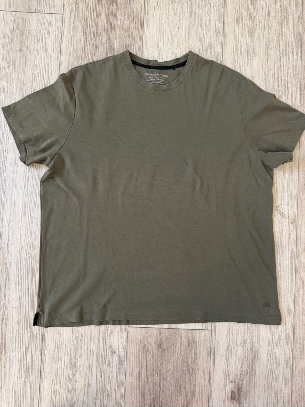 Banana Republic Men’s Crew Neck Tees - Black, Olive, Light Blue, Light Gray - Picture 5 of 7